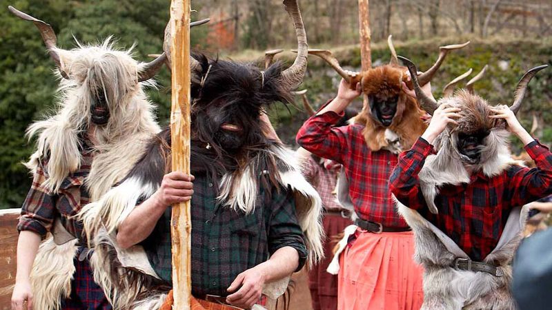 Carnaval en Pirineos: La fiesta que nos despierta del invierno.