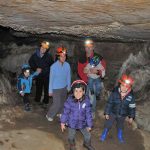 Espeleología en familia con Nómadas del Pirineo