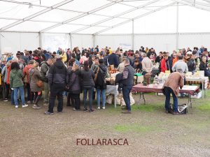 Follarasca: Feria y mercado de proximidad. Gran afluencia de público.