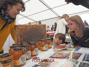 Miel de Mis amigas las abejas y colmena de observación.