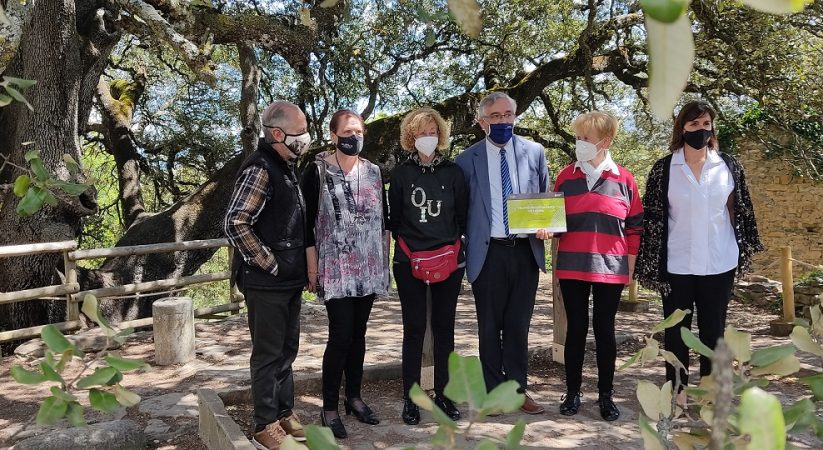 El diploma a Árbol Europeo 2021 ya está en Lecina, ya está en su casa