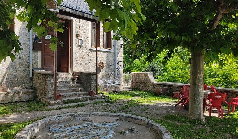 El Albergue de Sin, un refugio entre montañas para los que huyen de la masificación
