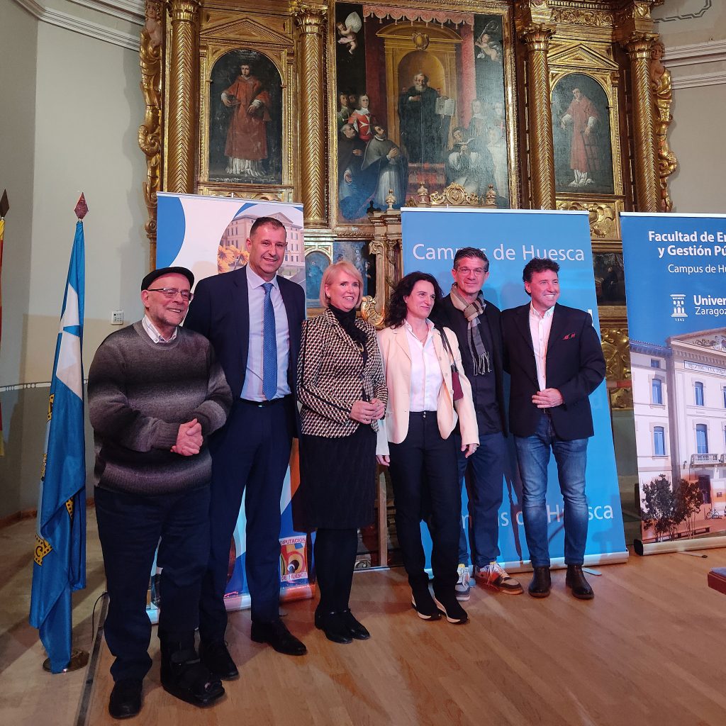 Ponentes en la Mesa Redonda y debate sobre la oferta turística rural como palanca para impulsar
la desestacionalización.